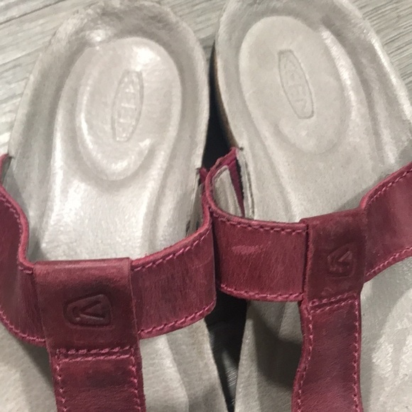 Keen Dauntless Burnished Red Leather Flip Flops - Picture 3 of 12